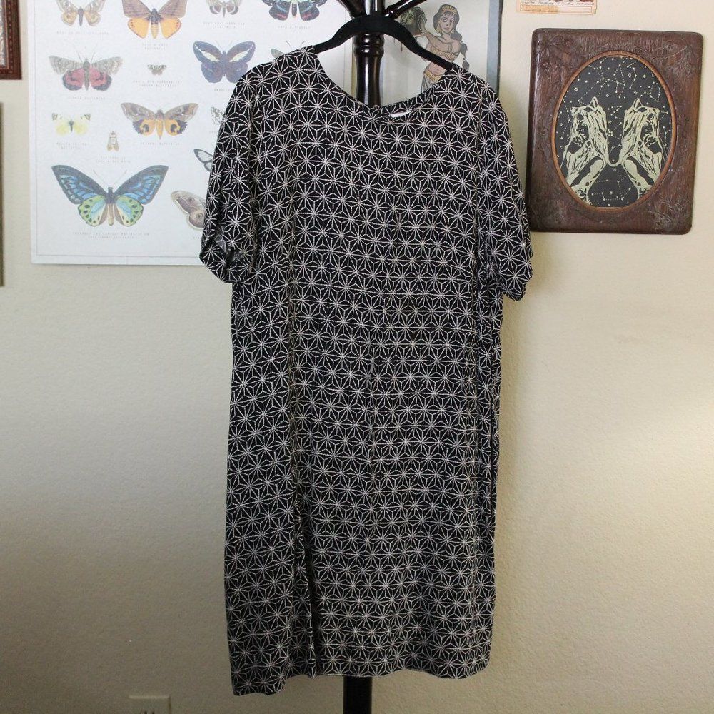 HM Black Geometric Shift Dress